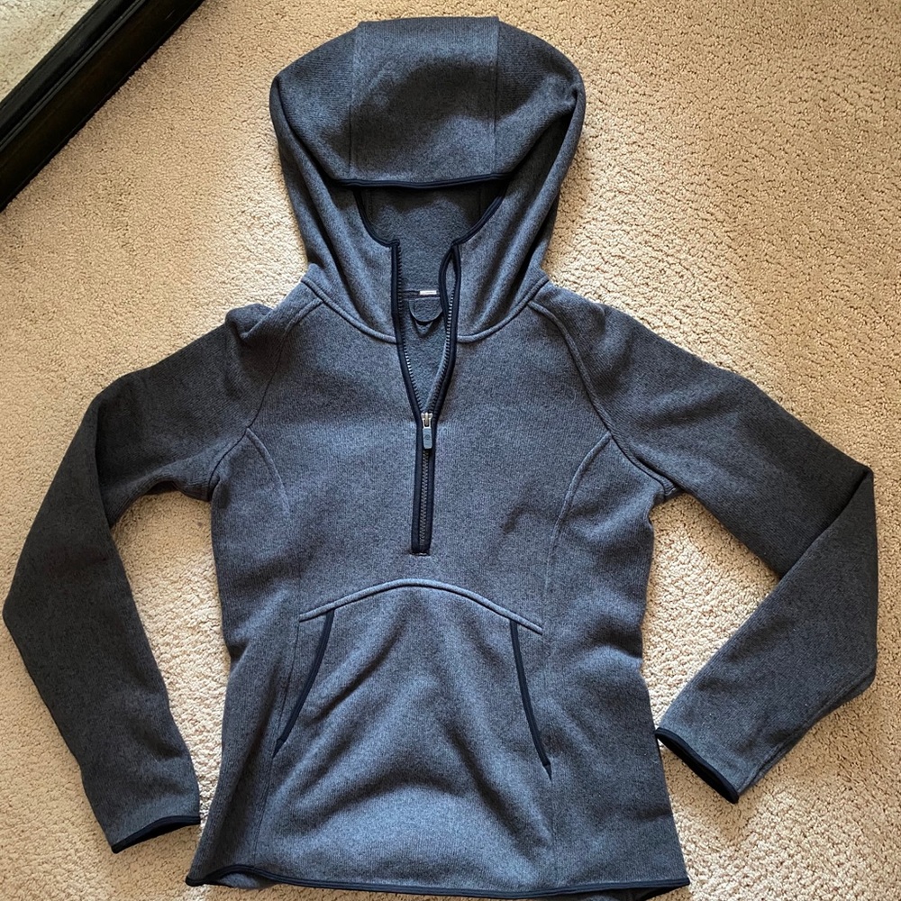 Lululemon fleece form-fitting pullover